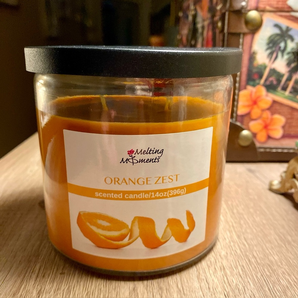 New Melting Moments 14 Oz Orange Zest 🍊 Scented 2-Wick Candle in Glass Jar